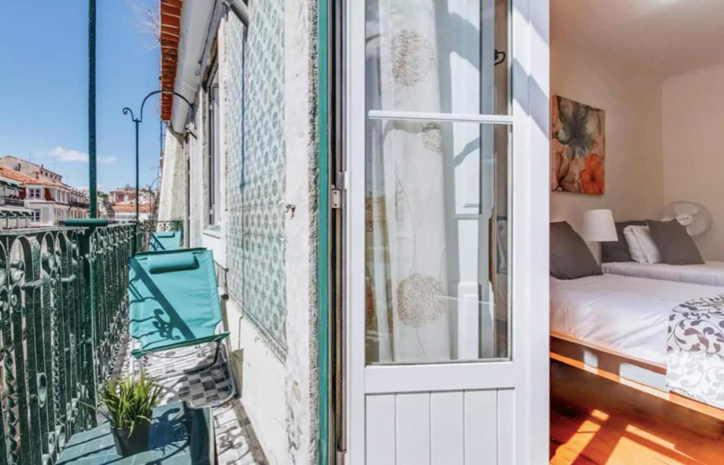 3 Bedroom Apartment In Baixa With River View Lisbon Exterior photo