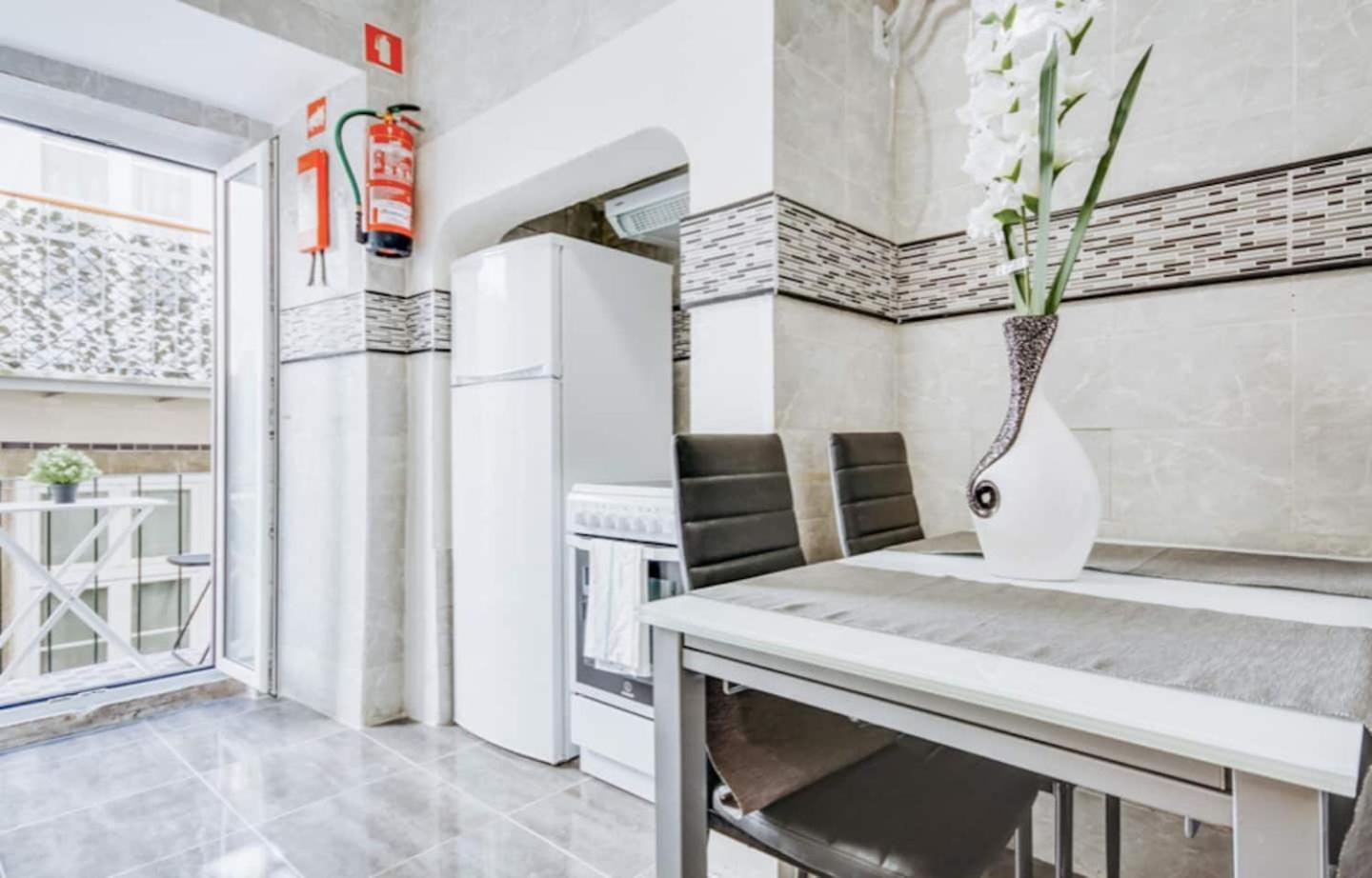 3 Bedroom Apartment In Baixa With River View Lisbon Exterior photo