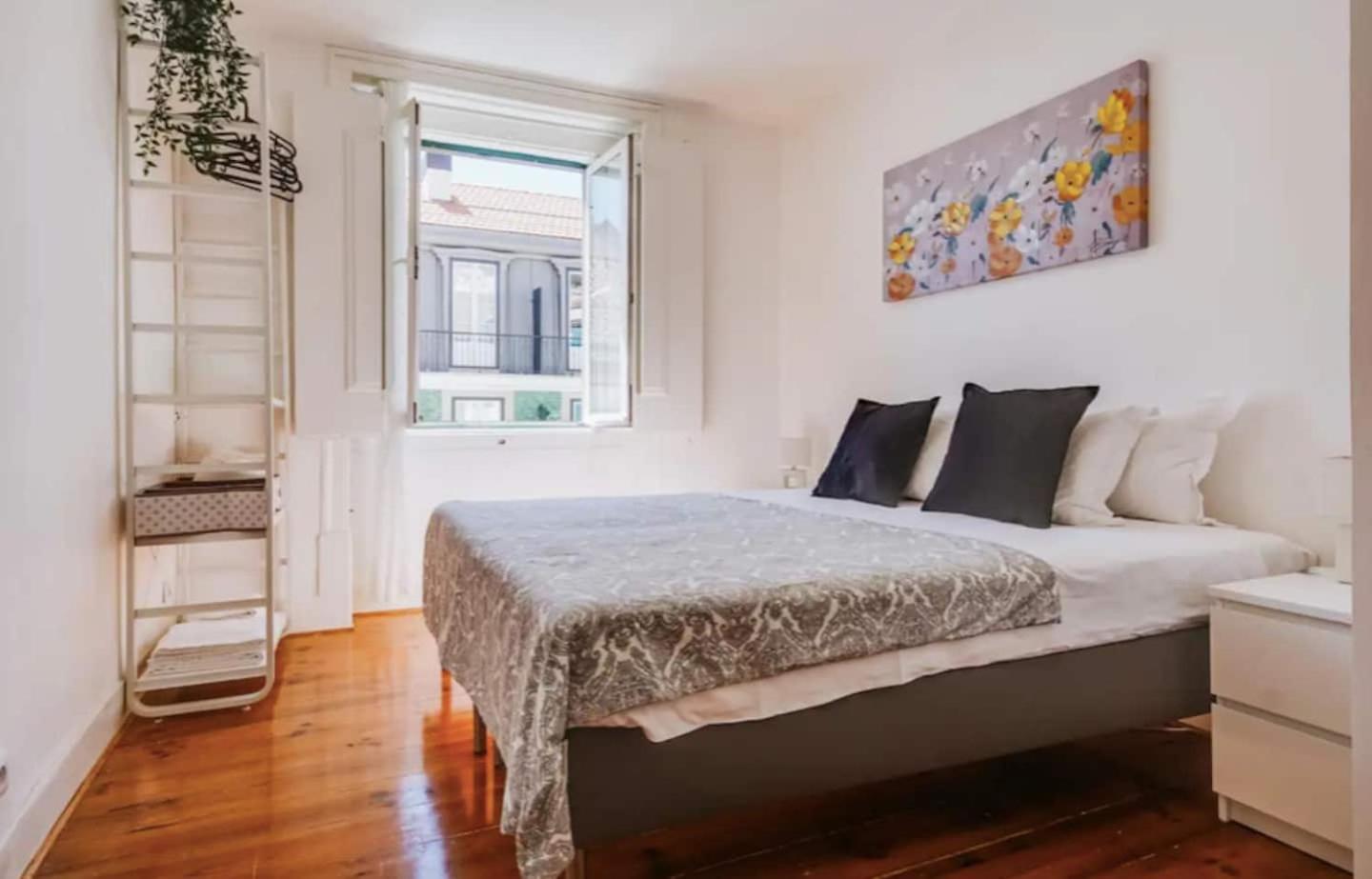 3 Bedroom Apartment In Baixa With River View Lisbon Exterior photo